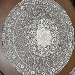 رومیزی دانتل گرد سه تیکه(مدل ستاره)رنگ طلایی