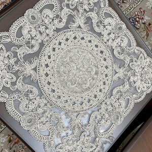 رومیزی سه تیکه دانتل مربع رنگ(طلایی)