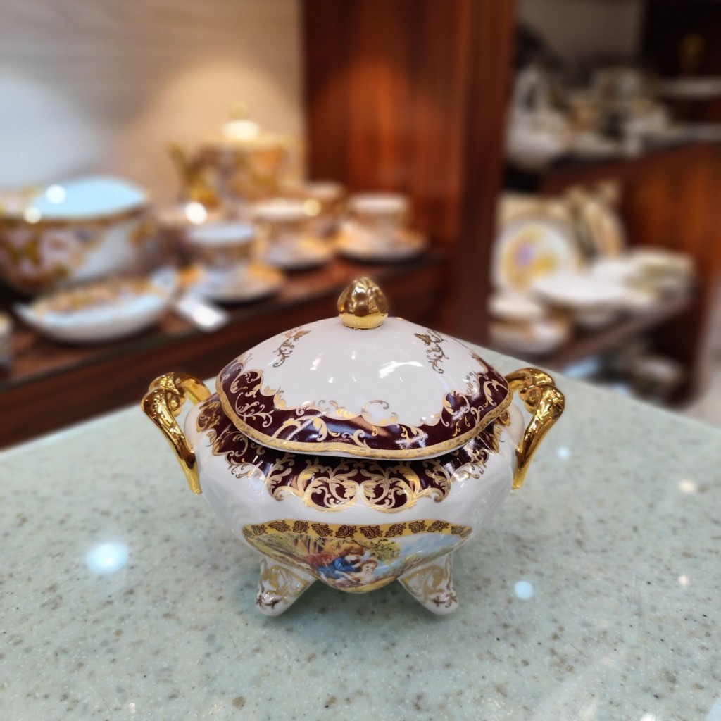 شکلات خوری گرددربدارلیلی مجنون زرشکی6033