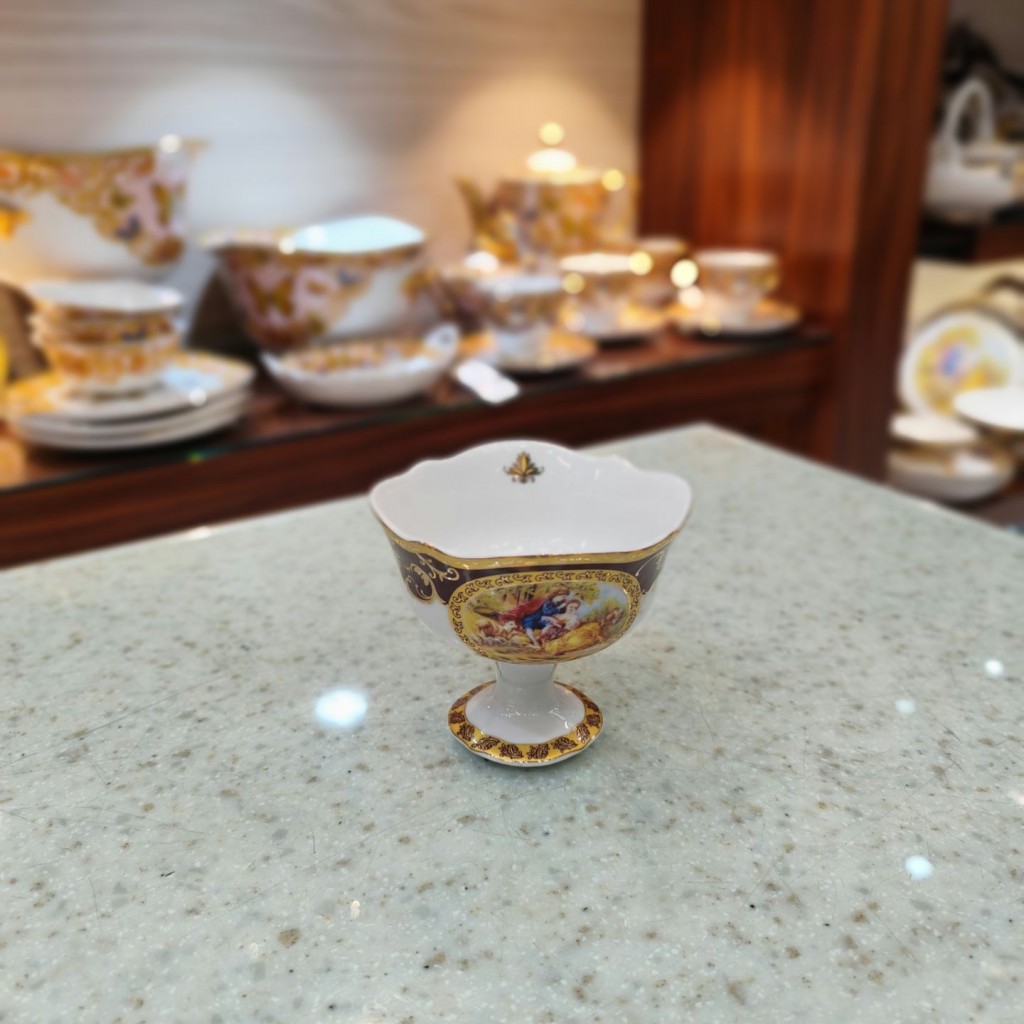 بستنی خوری لیلی مجنون زرشکی6036