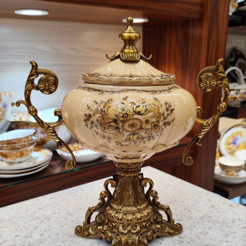 شکلات خوری درب دار گردپایدارزینک 8055