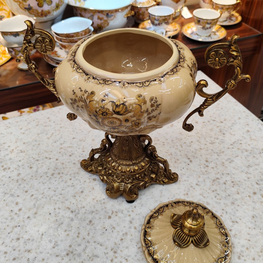 شکلات خوری درب دار گردپایدارزینک 8055