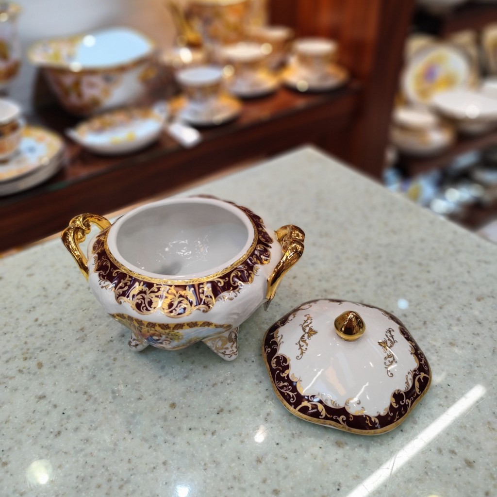 شکلات خوری گرددربدارلیلی مجنون زرشکی6033