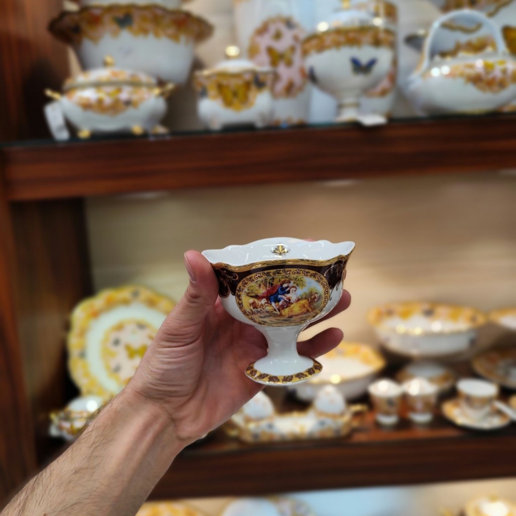 بستنی خوری لیلی مجنون زرشکی6036