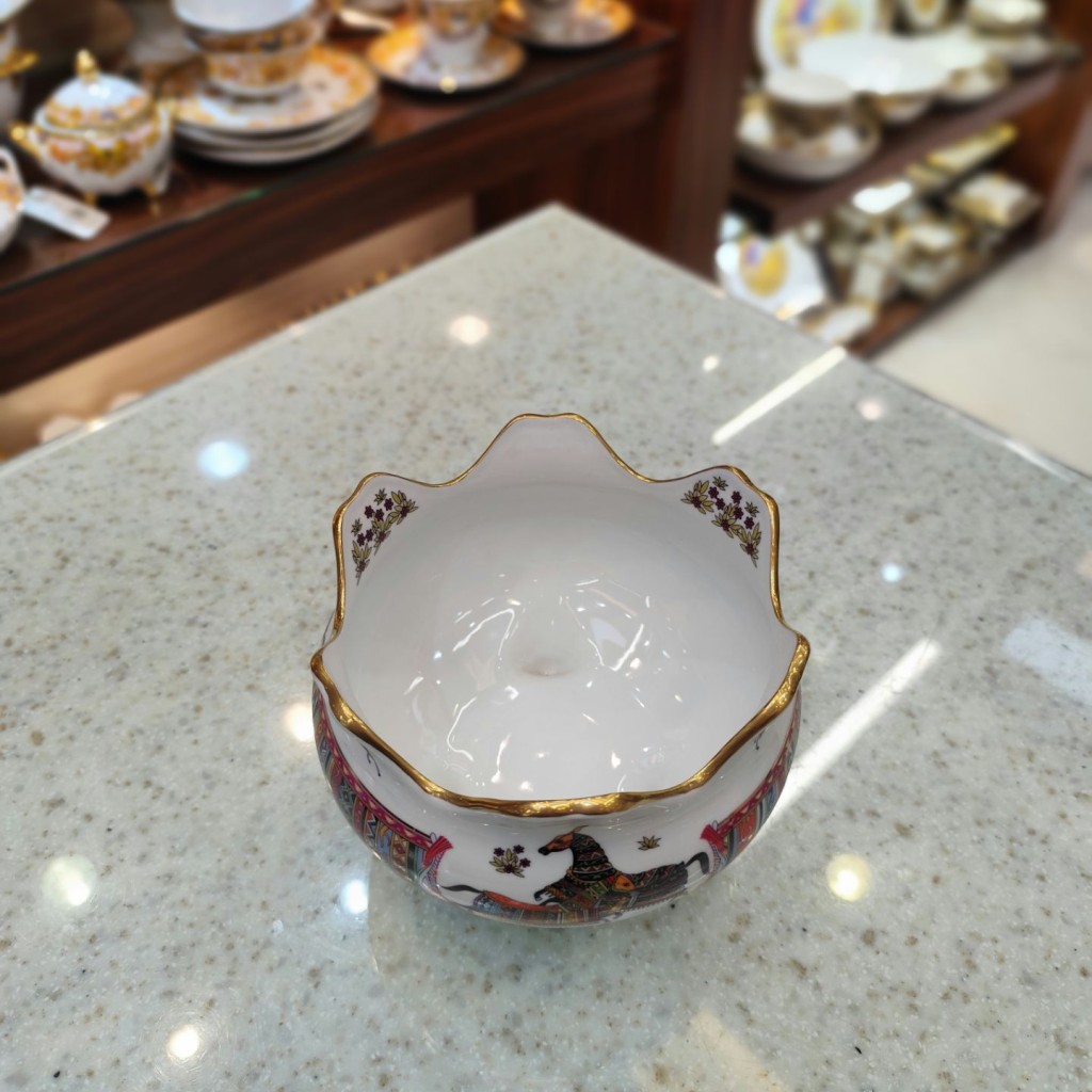 شکلات خوری سه پایه