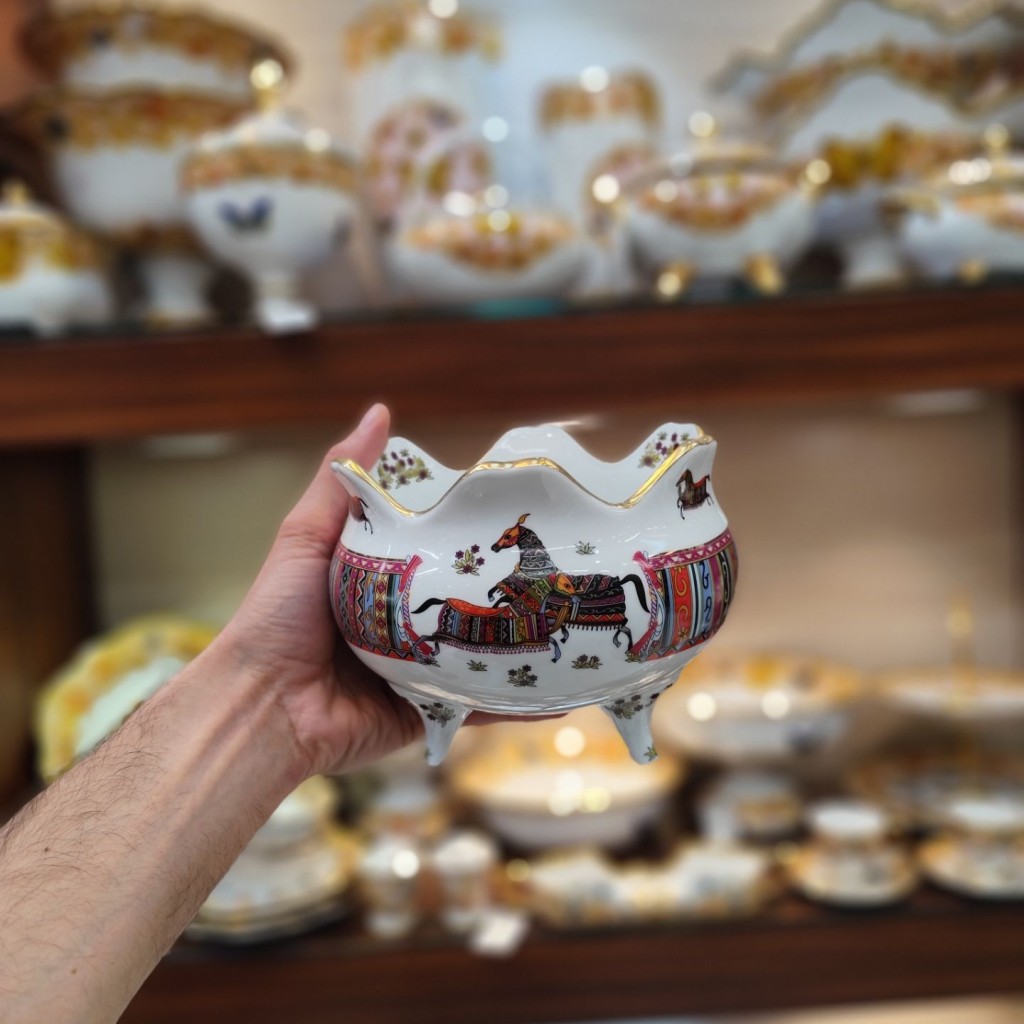 شکلات خوری سه پایه