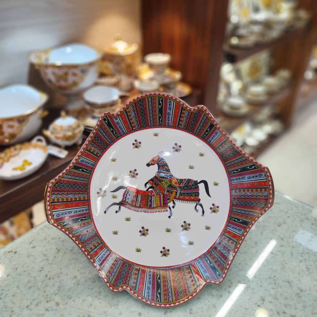 شیرینی خوری پایه دار