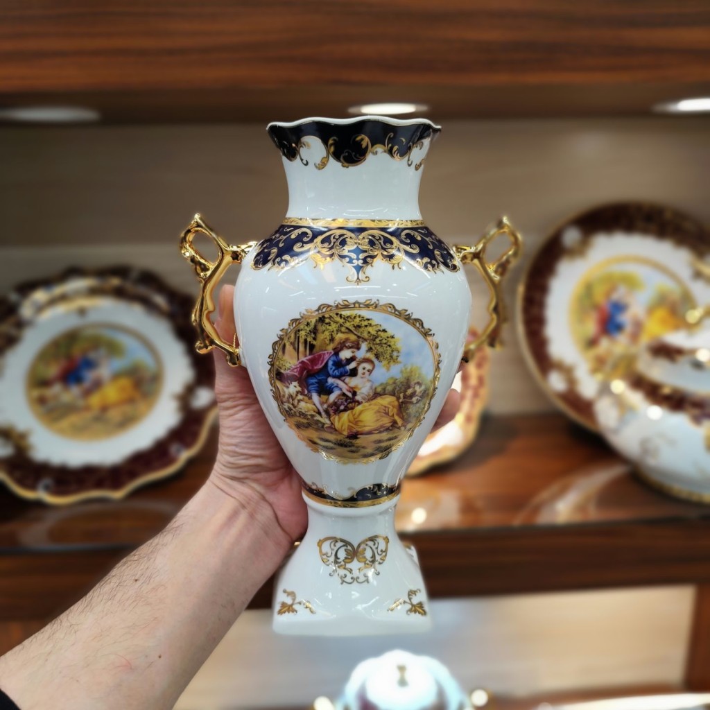 گلدان دسته دارمتوسط طرح لیلی مجنون سرمه ای8004