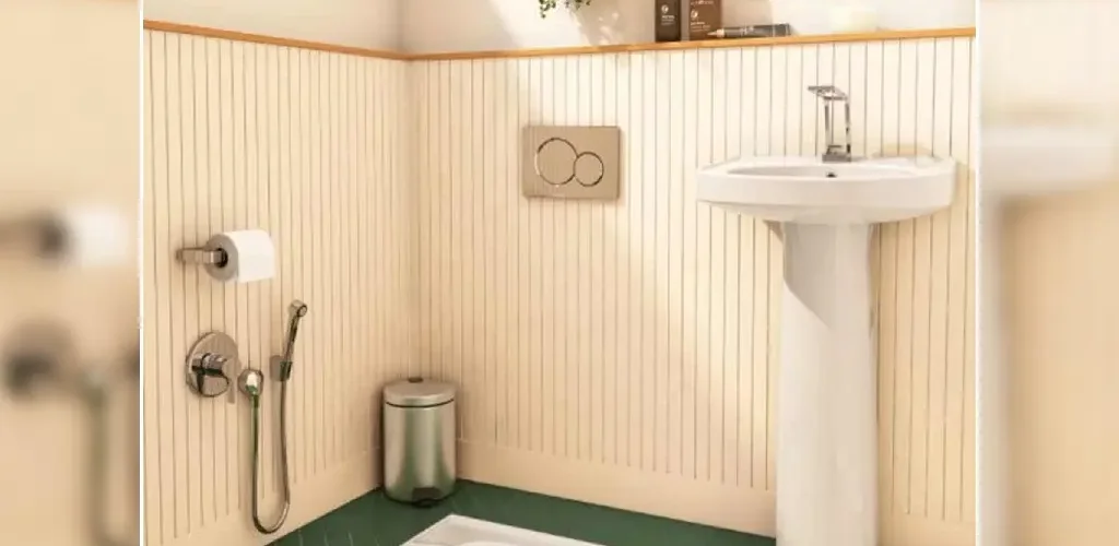 فاصله توالت ایرانی از دیوار