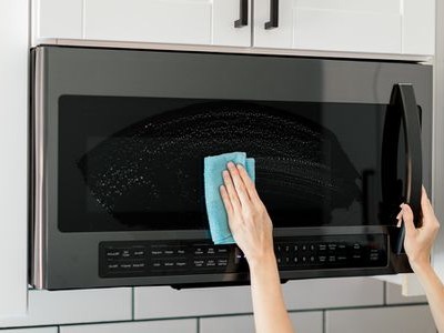 ۴ روش و ترفند حیرت انگیز برای تمیز کردن مایکروفر