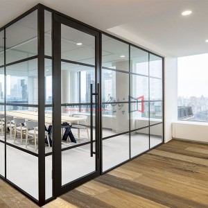 پارتیشن شیشه ای با درب آلومینیومی