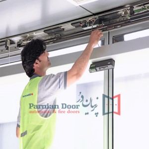 تعمیر درب شیشه ای اتوماتیک کشویی و لولایی به صورت فوری