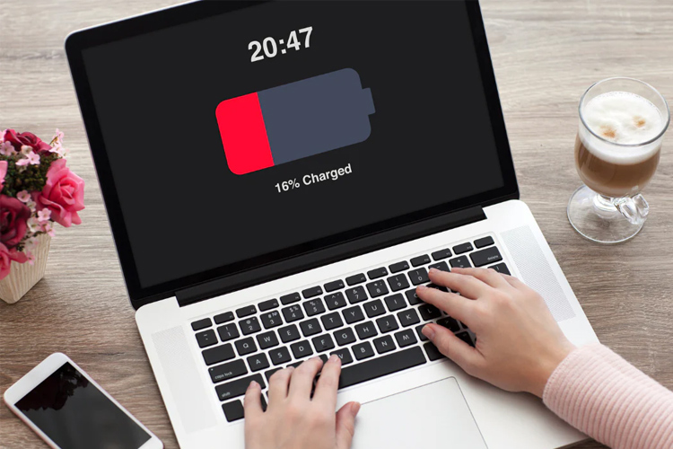 عدم استفاده از باتری لپ تاپ برای مدت زمان طولانی چه مزایا و معایبی دارد؟