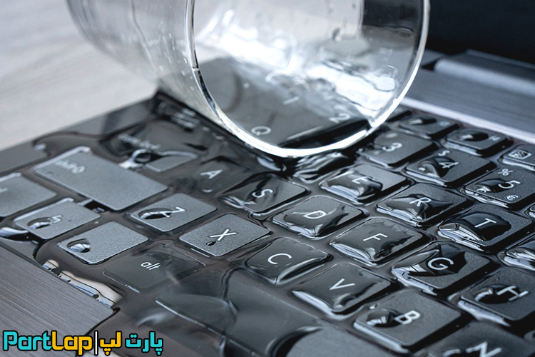 5 کاری که هنگام ریختن آب روی کیبورد لپ تاپ باید انجام دهید