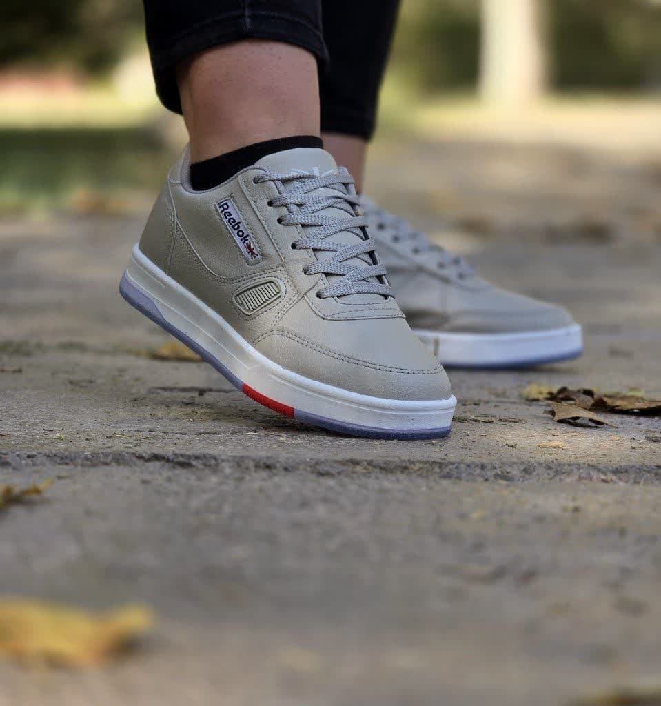 حراج استثنایی  امروز کفش  اسپرت زنانه و دخترانه مدل ریبوک رنگ طوسی مدرن و جدید با ارسال رایگان