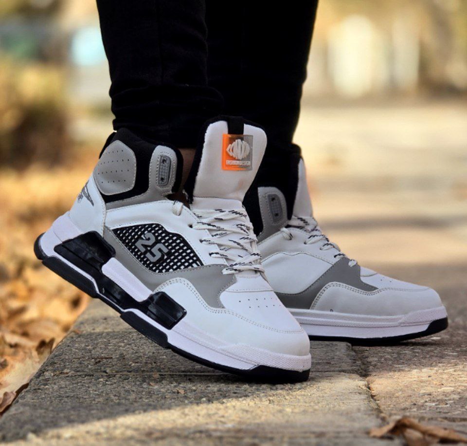تخفیف هیجان انگیز  کفش اسپرت مردانه و پسرانه مدل جردن 25 رنگ سفید طوسی فوق العاده جذاب با ارسال رایگان