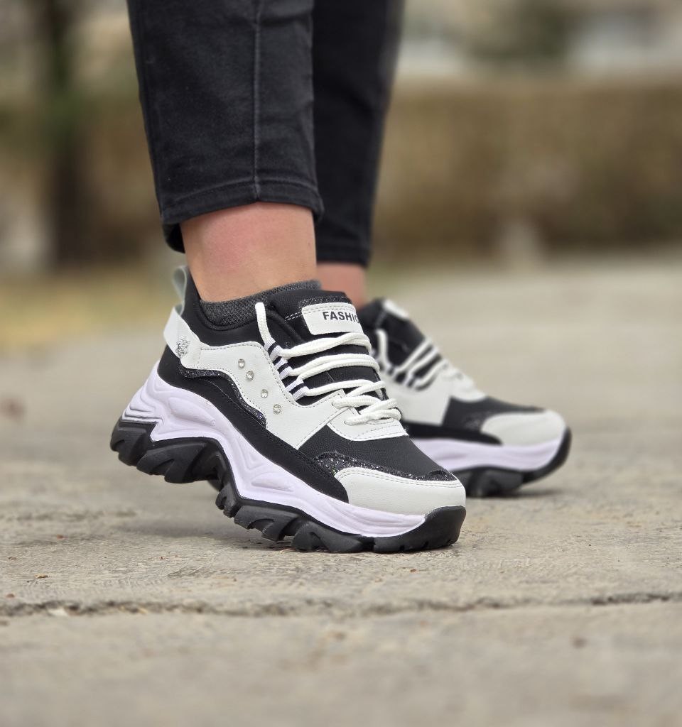 حراج بی همتا کفش کتونی اسپرت دخترانه و زنانه مدل فشیون رنگ سفید مشکی فوق العاده زیبا و جدید با ارسال رایگان