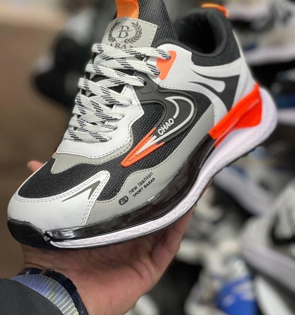 فروش ویژه کفش  مردانه  پسرانه مدل نایک شیک و جذاب رنگ طوسی سفید باارسال رایگان