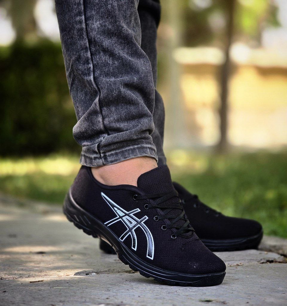 فروش فوق العاده جذاب  کفش کتونی اسپرت مردانه پسرانه مدل آسیکس سبک و راحت رنگ مشکی سفید