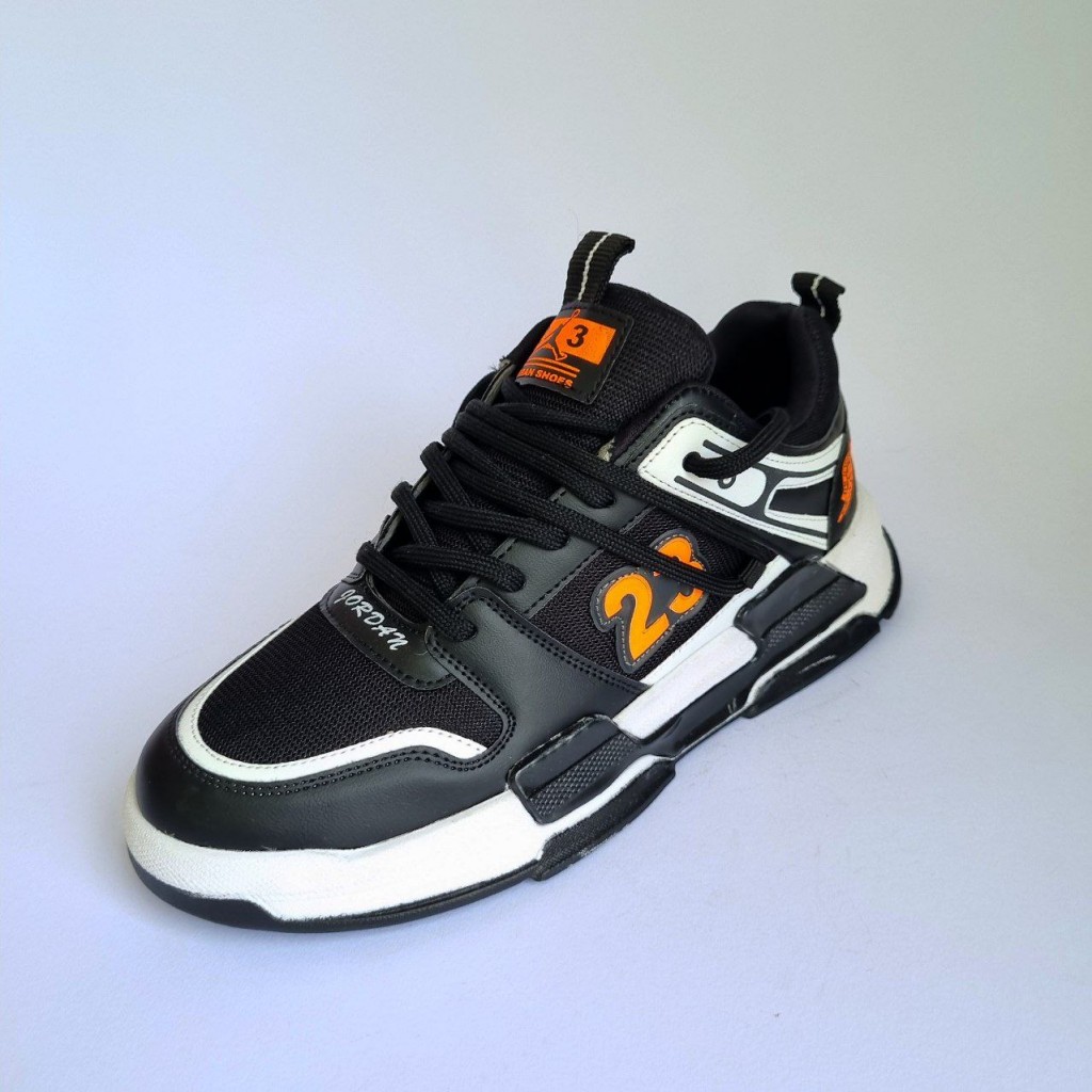 حراج عالی  کفش اسپرت مردانه و پسرانه مدل جردن 23 زیبا و راحت رنگ مشکی سفید نارنجی  شیک