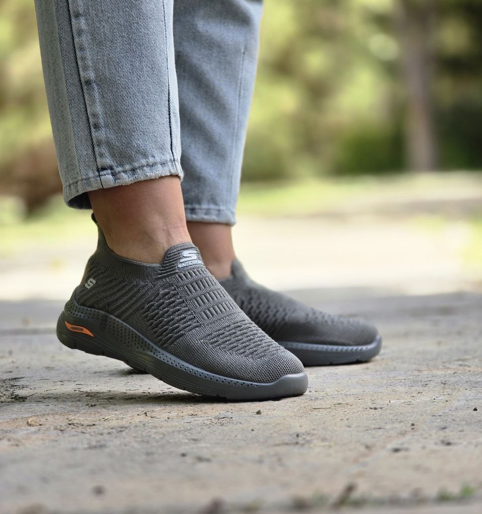 حراج ویژه کفش جورابی و پیاده روی زنانه مدل اسکیچرز بسیار نرم و راحت رنگ طوسی با دوام