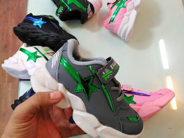 حراج کفش اسپرت بچگانه ویژه عید  ایده ال و عاالی