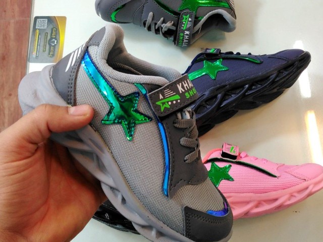 حراج کفش اسپرت بچگانه ویژه عید کم نظیر و جذااب