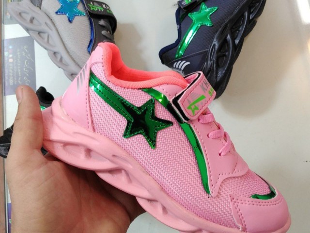 حراج کفش اسپرت بچگانه ویژه عید دوردوخت و دل ربا