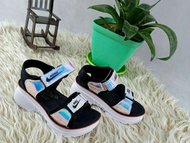 حراج کفش تابستانه بچگانه دخترانه  نرم و بی نهایت راحت