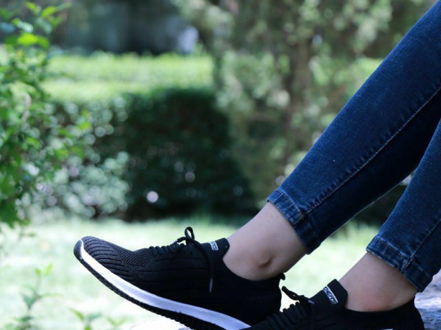 حراج ست کتونی پیاه روی مردانه و زنانه مدل اسکیچرز سایزبندی کد 4044 با ارسال رایگان