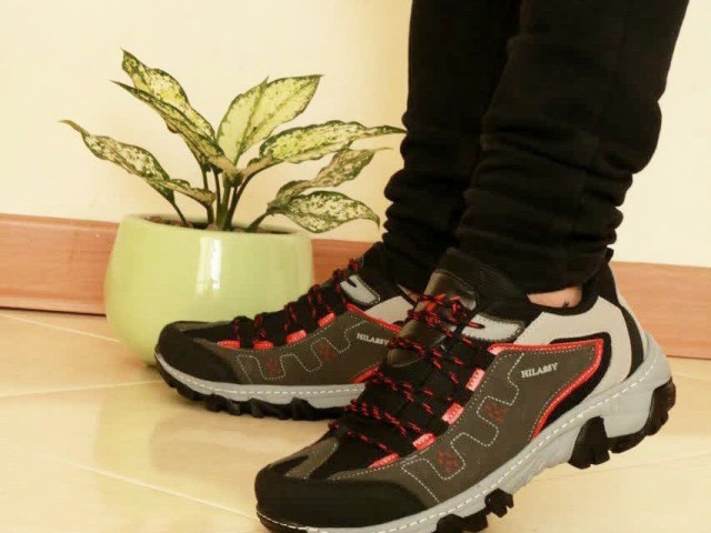 فروش ویژه کفش اسپرت مردانه هیلاسی رنگ طوسی قرمز جذاب  با ارسال رایگان  کد 3305