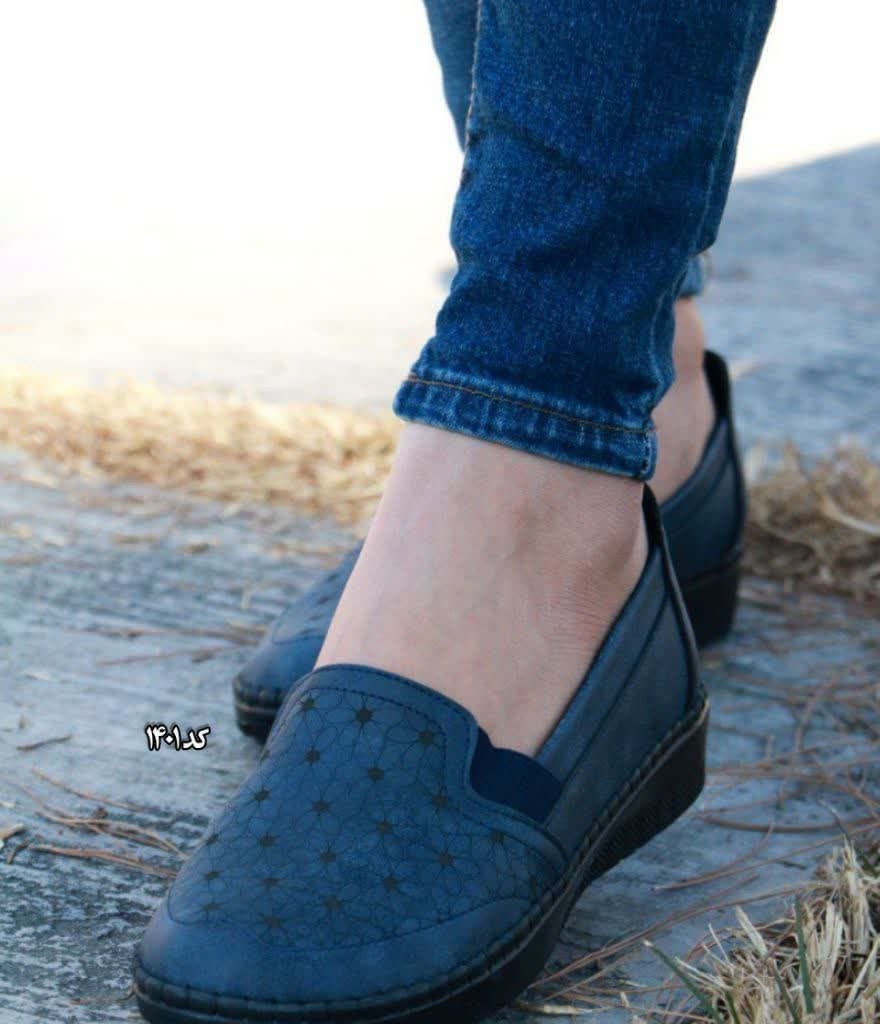 حراج استثنایی کفش طبی دست دوخت زنانه  رنگ سرمه ای و با کیفیت بالا