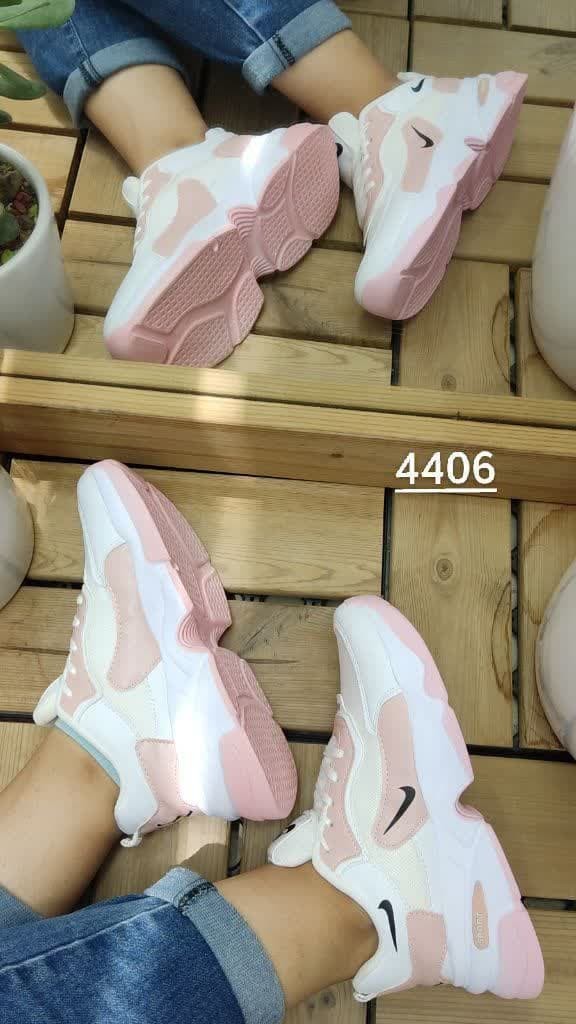 کفش اسپرت دخترانه مدل نایک طبی یه کار شیک  رویه خارجی  مناسب باشگاه سفید گلبهی  ارسال رایگان کد4406