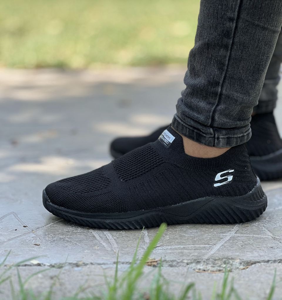 فروش ویژه کفش راحتی  مردانه پسرانه مدل اسکیچرز  نرم و با کیفیت  رنگ طوسی بسیار زیبا و راحت  با ارسال رایگان