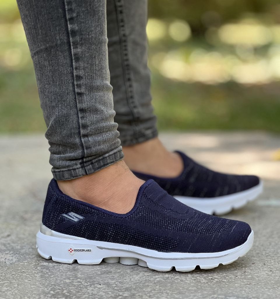 حراج فوق العاده  کفش راحتی  مردانه پسرانه مدل اسکیچرز پیاده روی  شیک و راحت رنگ  ابی سفید   با ارسال رایگان