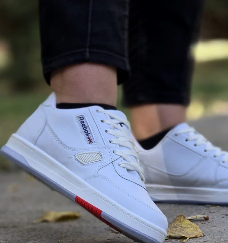 فروش ویژه کفش اسپرت دخترانه مدل ریبوک بسیار شیک  رنگ مشکی زیره سفید راحت و شیک با ارسال رایگان