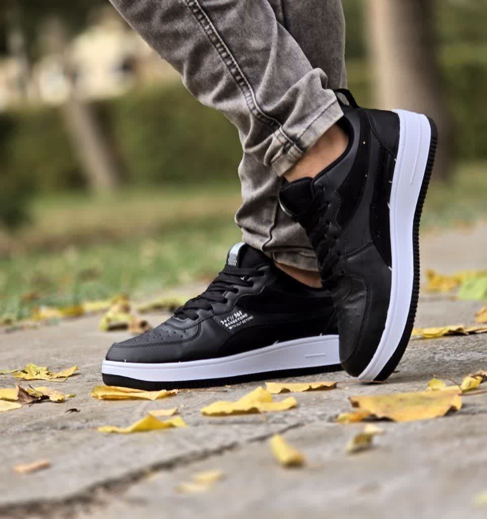 حراج فوق العاده  اسپرت پرطرفدار مردانه مدل اسکیچرز  رنگ مشکی زیره سفید شیک و خاص یه کار فوق العاده پر فروش با ارسال رایگان