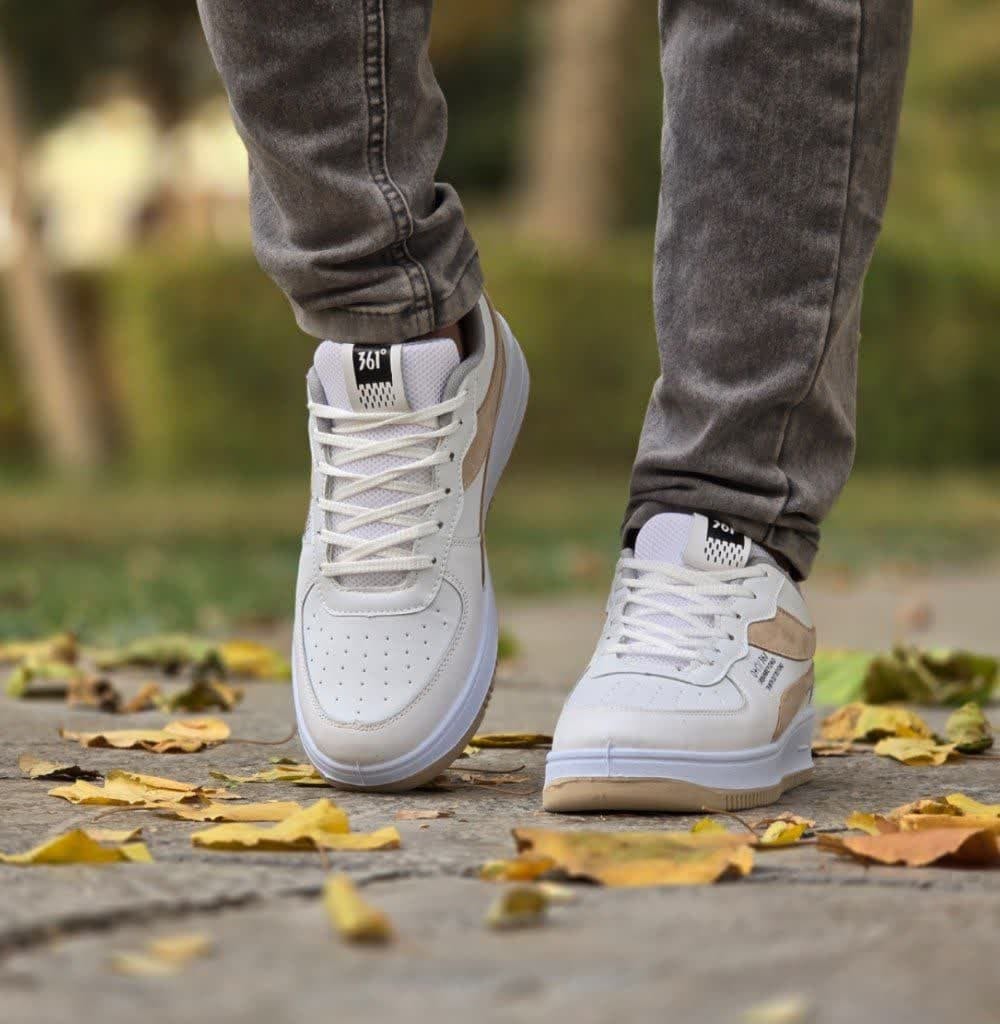 حراج فوق العاده   کفش اسپرت پرطرفدار مردانه مدل  361 رنگ مشکی زیره سفید فوق العاده راحت و سبک زیره پیو  با ارسال رایگان