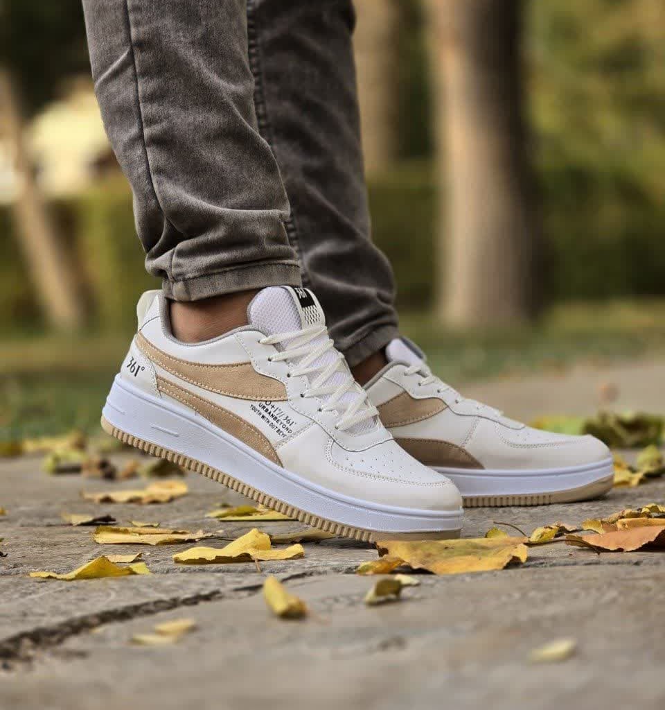 حراج فوق العاده   کفش اسپرت پرطرفدار مردانه مدل  361 رنگ مشکی زیره سفید فوق العاده راحت و سبک زیره پیو  با ارسال رایگان