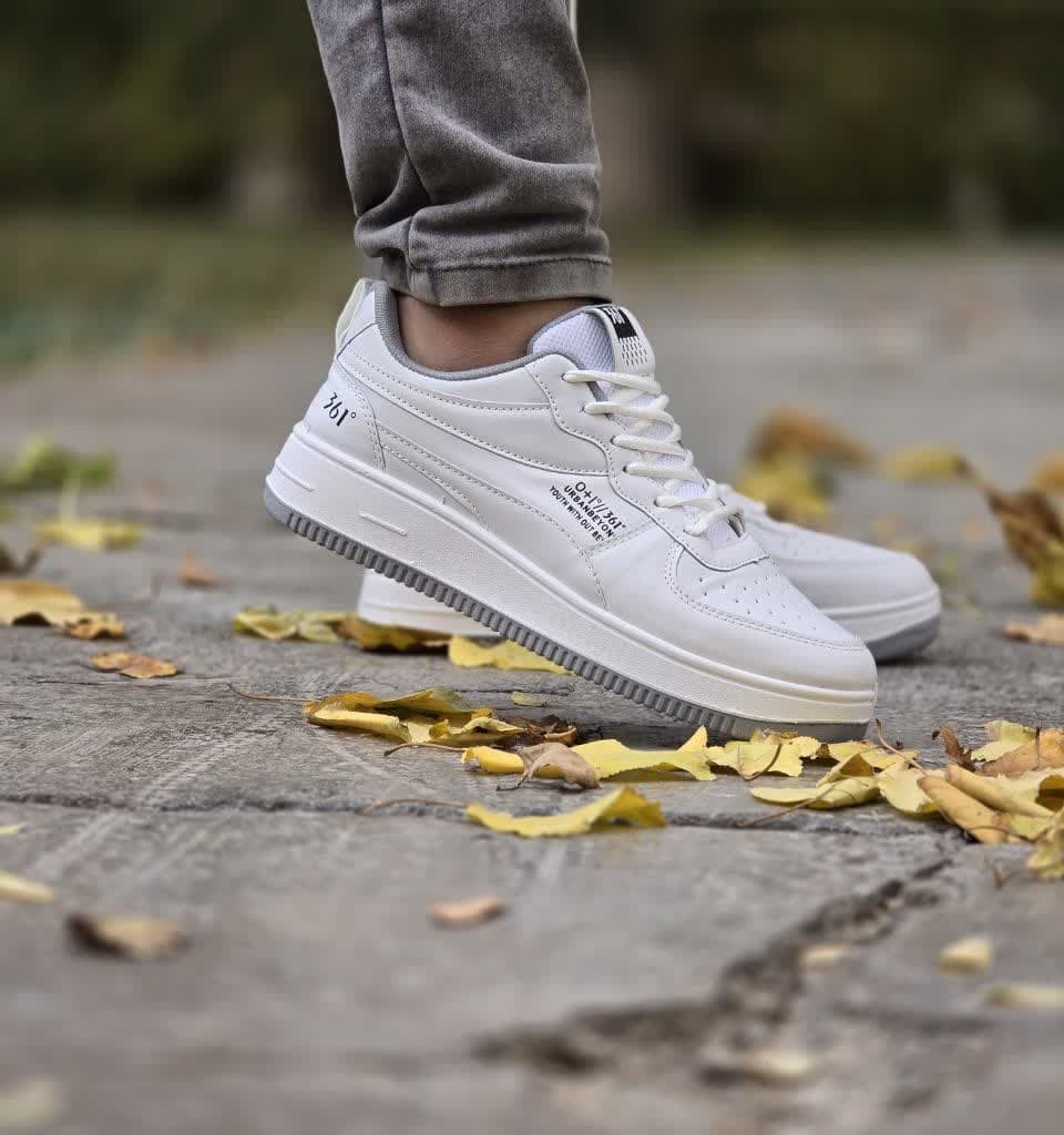 حراااااج واقعی کفش اسپرت پرطرفدار مردانه مدل  361  یه کار فوق العاده زیبا و شیک رنگ سفید طوسی با ارسال رایگان