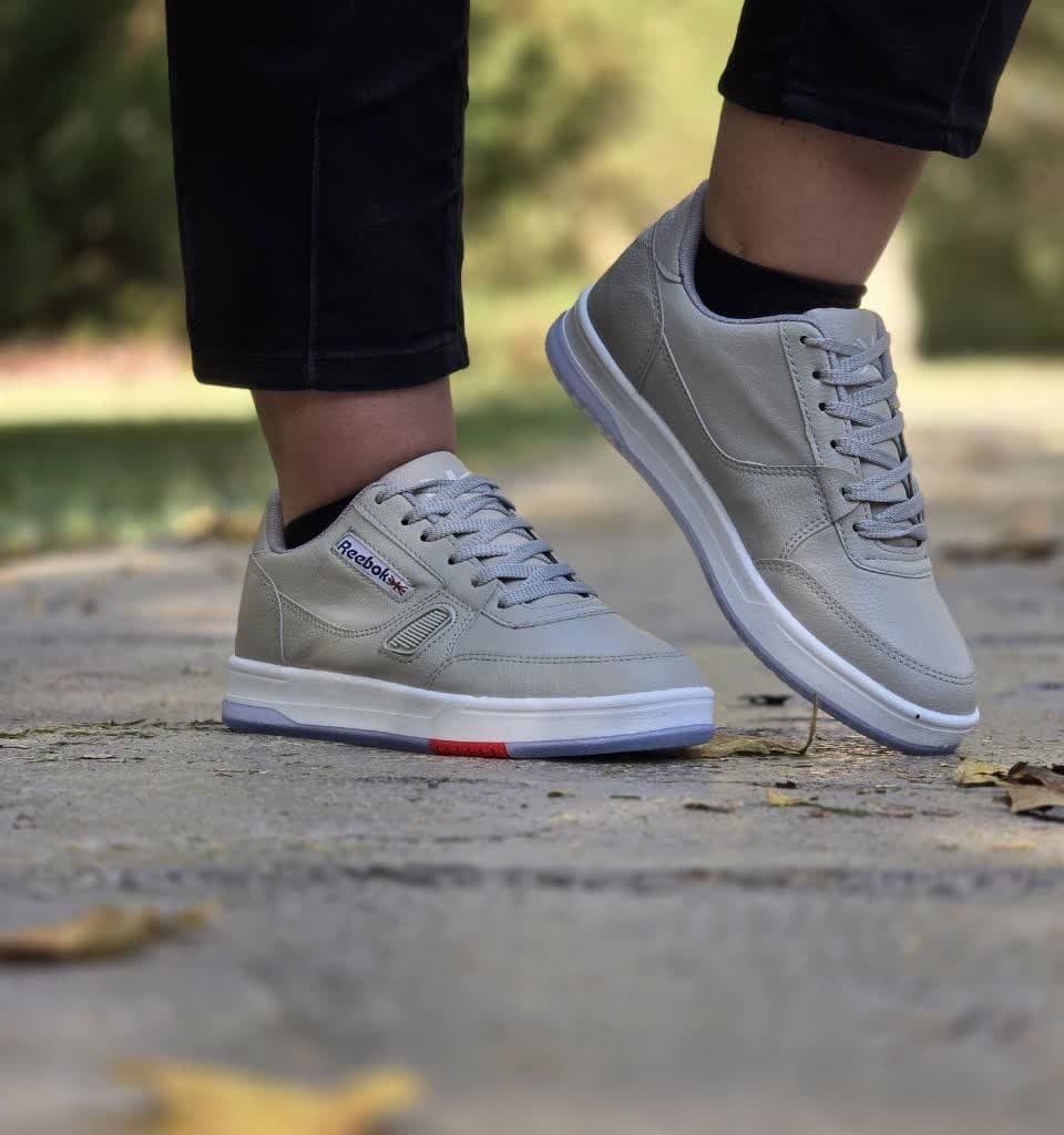 حراج استثنایی  امروز کفش  اسپرت زنانه و دخترانه مدل ریبوک رنگ طوسی مدرن و جدید با ارسال رایگان