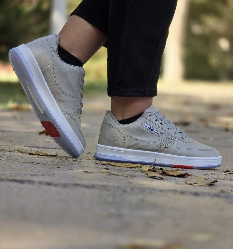 حراج استثنایی  امروز کفش  اسپرت زنانه و دخترانه مدل ریبوک رنگ طوسی مدرن و جدید با ارسال رایگان