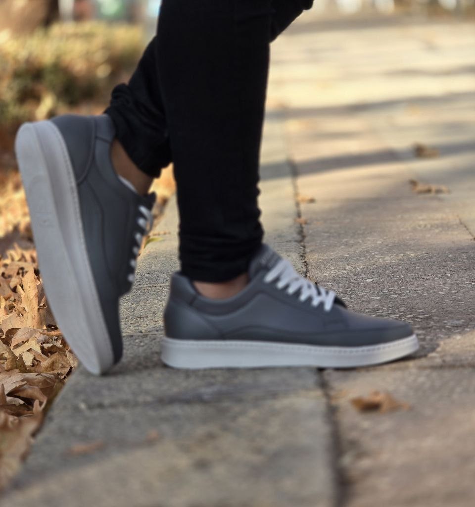 فروش ویژه   کفش اسپرت ونس مردانه  و پسرانه مدل آدیداس رنگ مشکی سفید بی نظیر و خاص   با ارسال رایگان