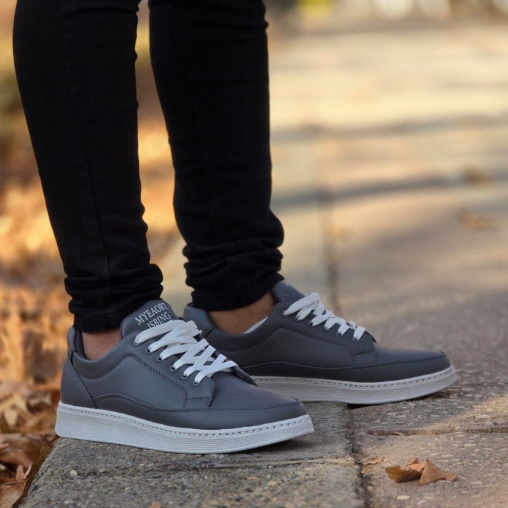 فروش ویژه   کفش اسپرت ونس مردانه  و پسرانه مدل آدیداس رنگ مشکی سفید بی نظیر و خاص   با ارسال رایگان