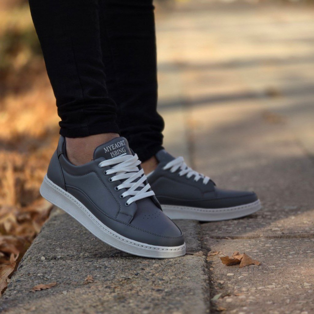 فروش ویژه   کفش اسپرت ونس مردانه  و پسرانه مدل آدیداس رنگ مشکی سفید بی نظیر و خاص   با ارسال رایگان