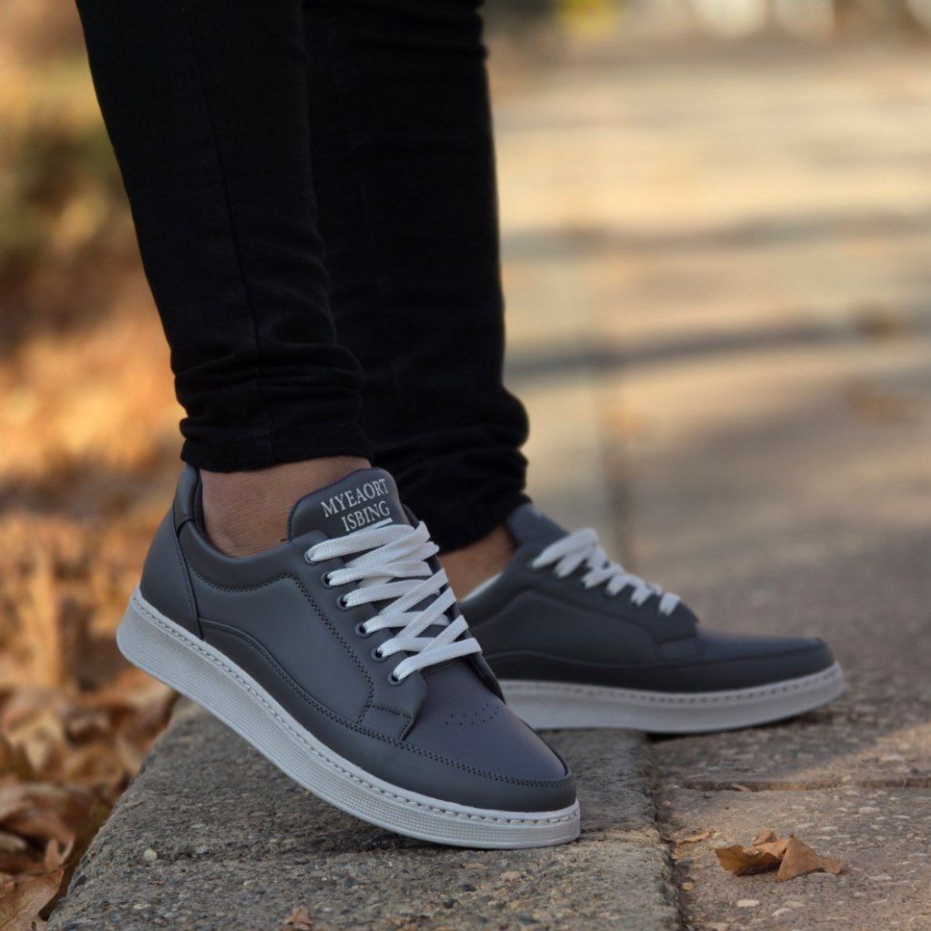 فروش ویژه   کفش اسپرت ونس مردانه  و پسرانه مدل آدیداس رنگ مشکی سفید بی نظیر و خاص   با ارسال رایگان