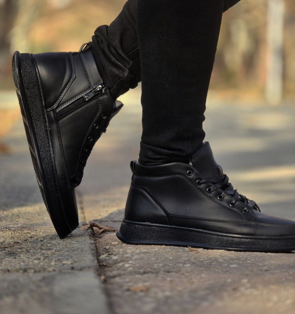 حراج واقعی کفش  نیم بوت اسپرت ونس مردانه  و پسرانه  رنگ طوسی تمام  یه کار شیک و جدید با ارسال رایگان