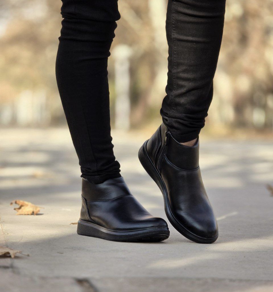 تخفیف فوق العاده  نیم بوت فوق العاده با کیفیت بغل زیپ  مردانه پسرانه رویه ضد رنگ مشکی تمام  مدرن و خاص با ارسال رایگان