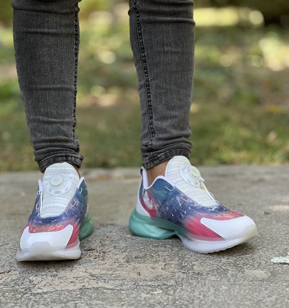 حراج فوق العاده  کفش اسپرت مردانه مدل پمپی  رنگ سفید آبی زیره پیو  بی نهایت راحت و سبک با ارسال رایگان