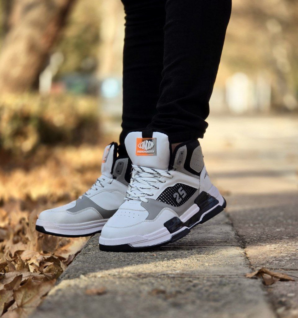 حراج شگفت انگیز  کفش اسپرت مردانه و پسرانه مدل جردن 25 رنگ مشکی سفید  زیره پیو کیفیت عالی با ارسال رایگان